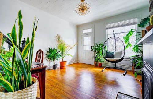 Victorian Village House | Short North Convention King Bed Free Parking!