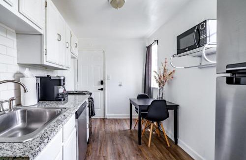 Victorian Village Apartment | Short North Convention Private Parking Pets
