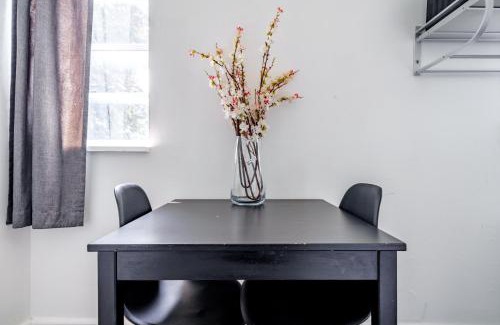 Victorian Village Apartment | Short North Convention Private Parking Pets