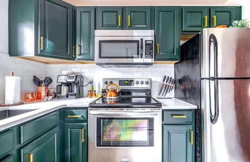 Italian Village House | Short North/Downtown | Steps to High St | Walk to Convention Ctr | Free Parking