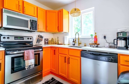 Italian Village House | Short North/Downtown | Steps to High St | Walk to Convention Ctr | 5.8K+ Reviews