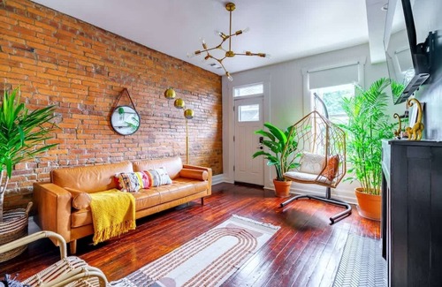 Italian Village House | Short North/Downtown | Steps to High St | Walk to Convention Ctr | 5.8K+ Reviews