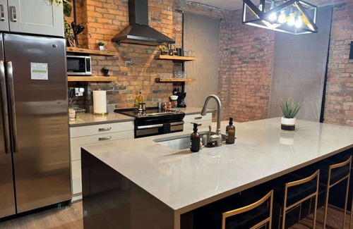 Italian Village House | Short North/Downtown | Steps to High St | Walk to Convention Ctr | 5.8K+ Reviews