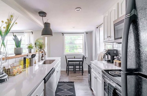 Victorian Village Apartment | Short North - Private Parking - Convention - Pets