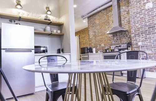 Italian Village Apartment | Short North: Walk Everywhere