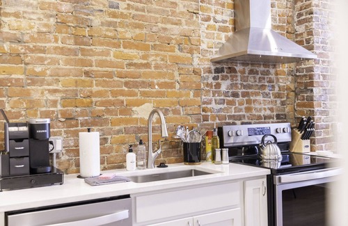 Italian Village Apartment | Short North: Walk Everywhere