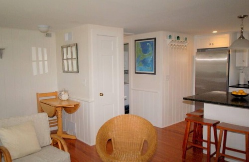 West Harwich House | Short walk to Earle Road Beach or Grey Neck Beach