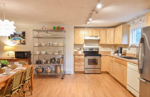 Wellfleet House | Short Walk to Long Pond Swimming Beach!