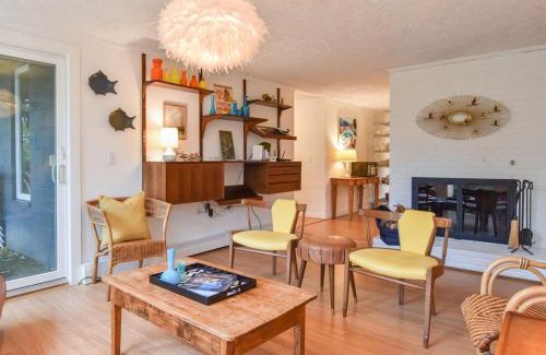 Wellfleet House | Short Walk to Long Pond Swimming Beach