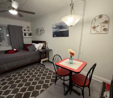 South Seminole Heights House | Short Walk to Raymond James Stadium