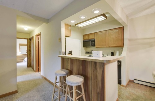 Timberline Condo | Short walk to Timberline Mountain's lifts from Bear Cub Retreat!