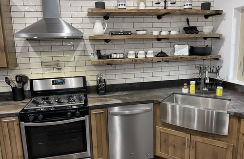 Torreon Cabin | Show Low Cabin in Torreón with Fire Pit, Hot Tub & Tesla Charger