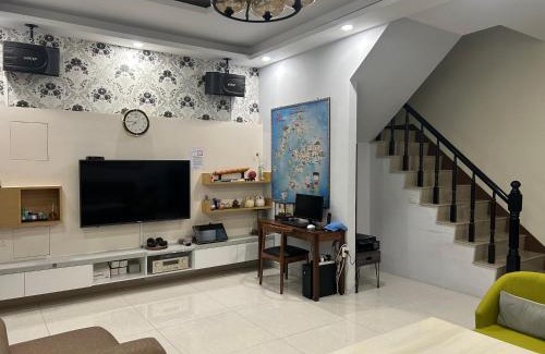 Huxi House | Shower & Sleep