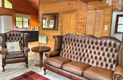Llanybri Ski Chalet | Shrew Lodge-woodland Lodges-Hot Tub-Pembrokeshire-Tenby