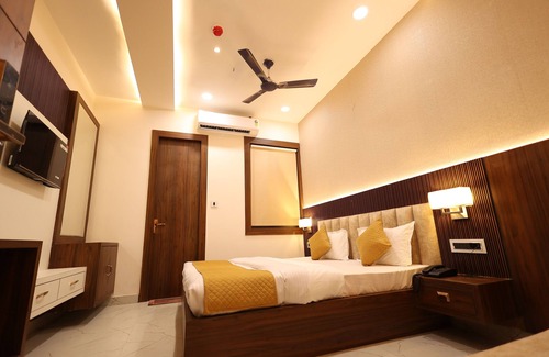 Vrindavan Hotel | SHRI HARIDAS KUNJ