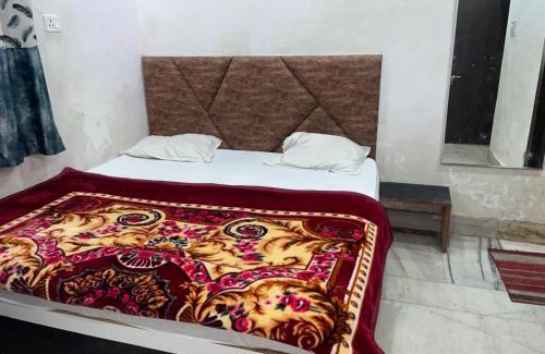 Mathura House | Shri mukut bihari agrawal dharamshala ,dholi pyau himmat pura tiraha mathura
