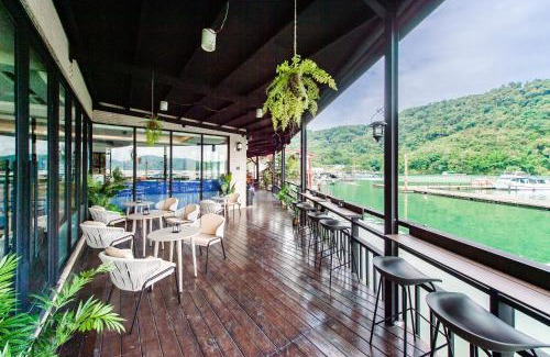 Yuchi House | Shui Yang Lakeview House with Elevator