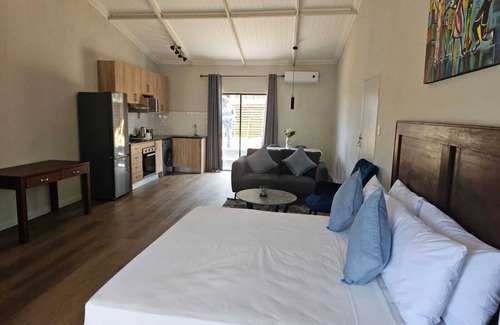 Greater Johannesburg Metropolitan Area Cabin | Shumba Valley Lodge Lanseria Airport