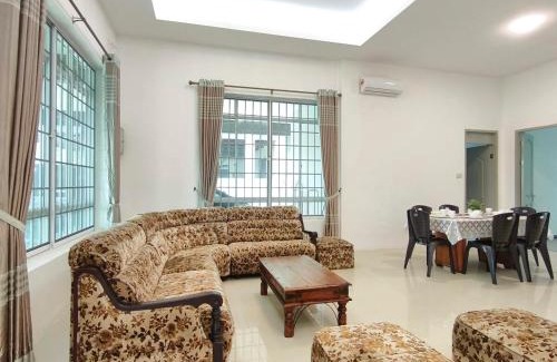Sibu House | Sibu T3 Homestay- 5 Bedrooms