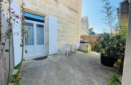 Rochefort Apartment | side garden apartment downtown Rochefort/mer