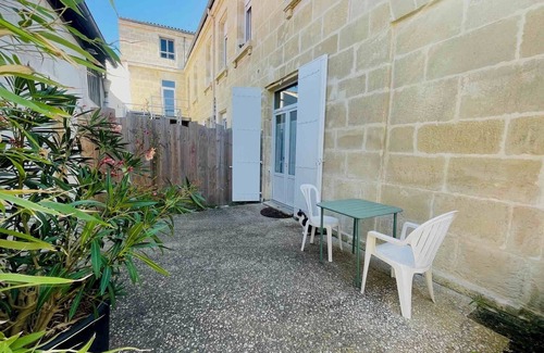 Rochefort Apartment | side garden apartment downtown Rochefort/mer