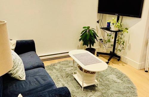 Booktown House | Sidney Sunset Suites! Winter long stay welcome!