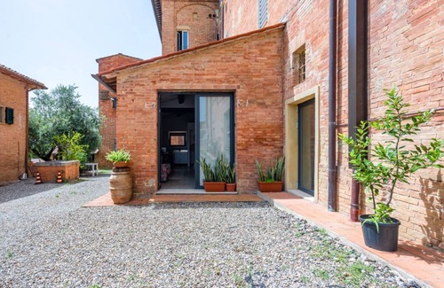 Siena House | Siena- Porta Romana Lovely Studio with Parking!