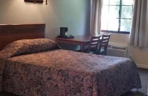 Bloomington Hotel | Sierra Crossing Motel