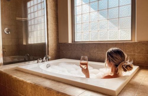 Shaver Lake House | Sierra Pines Villa Deck Jetted Tub Game Rm