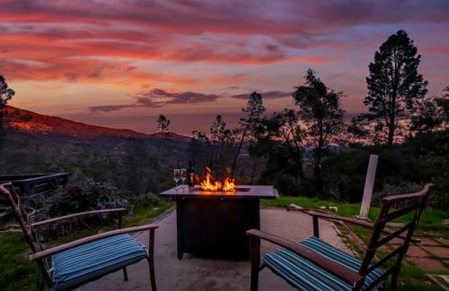 North Fork Cabin | Sierra Vista Lookout Lodge with Creek, Waterfall and Waterholes, minutes from Bass Lake and Yosemite South Gate