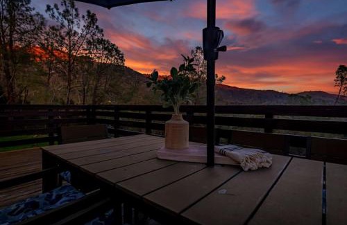 North Fork Cabin | Sierra Vista Lookout Lodge with Creek, Waterfall and Waterholes, minutes from Bass Lake and Yosemite South Gate