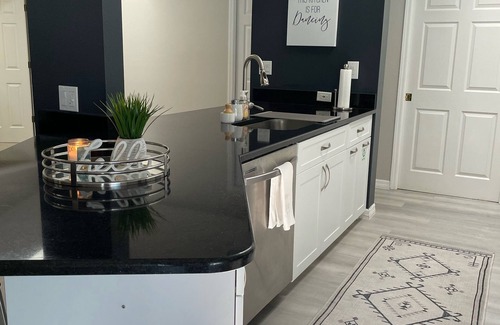 Bee Ridge House | Siesta Key 4 bedrooms/hot tub and pool- 13 minutes from beach!