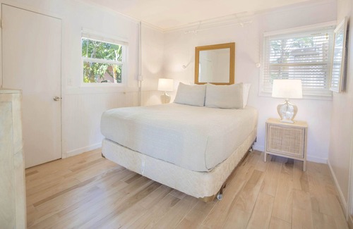 Siesta Key Apartment | Siesta Key Bungalow Tortuga- Waterview, Queen unit, Pool Private Patio!