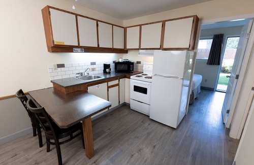 South Pandosy Hotel | Siesta Suites