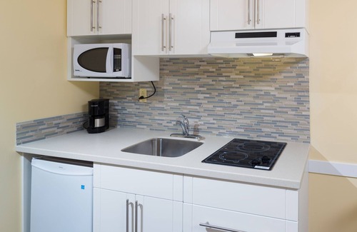 South Pandosy Hotel | Siesta Suites