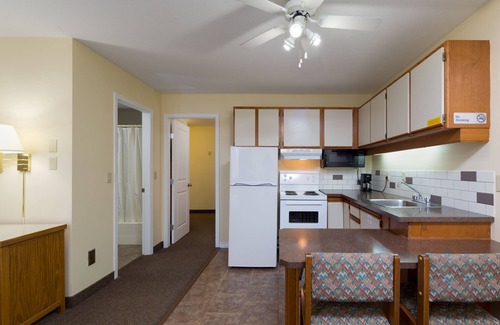 South Pandosy Hotel | Siesta Suites