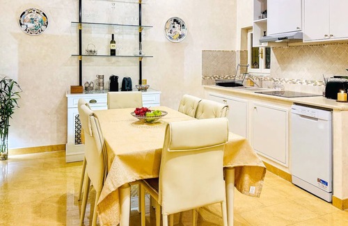 Repubblica Apartment | Signature luxury equipped with period frescoes-Barberini Square and Via Condotti