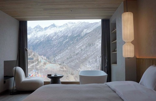 Wenchuan Hotel | Siguniang Mountain Star Moon Cliff Hotel