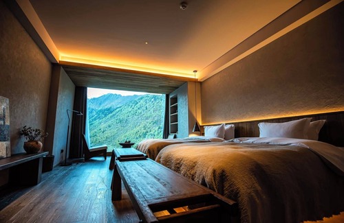 Wenchuan Hotel | Siguniang Mountain Star Moon Cliff Hotel