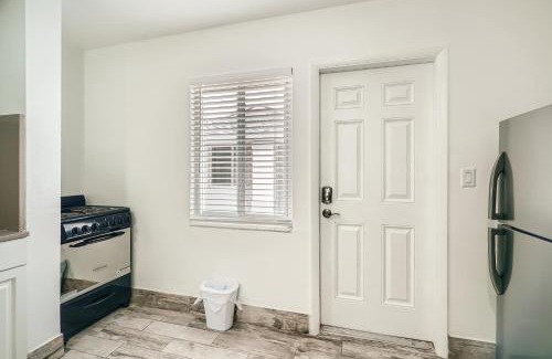 Palm Beach Shores Apartment | SII 1 Bedroom Tropical GEM!