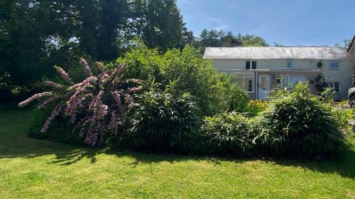 Staunton House | Silhouette Cottage