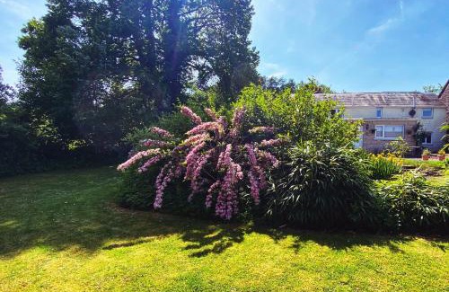 Staunton House | Silhouette Cottage