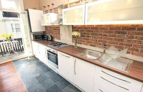 Brighton City Centre Cottage | Sillwood Balcony Apartment Central by Brighton Holiday Lets