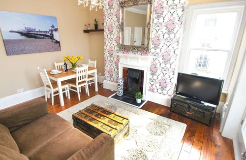 Brighton City Centre Cottage | Sillwood Balcony Apartment Central by Brighton Holiday Lets