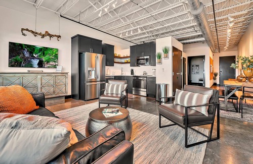 Brazos Condo | Silocation- Downtown luxury, free parking, walking distance to Silos/downtown