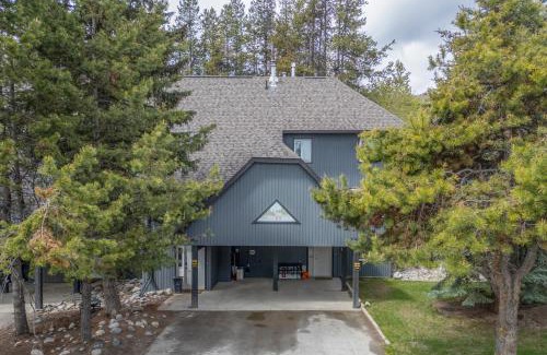 East Kootenay Apartment | Silver Birch by StayIn