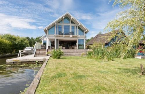 Horning House | Silver Dawn