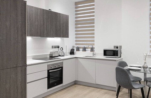 Golders Green Apartment | Silver Mansion