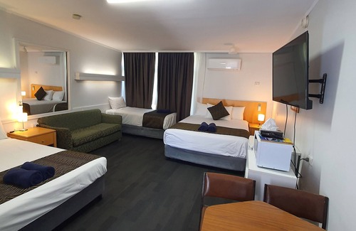 Gilgandra Hotel | Silver Oaks Motel