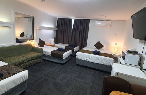 Gilgandra Hotel | Silver Oaks Motel